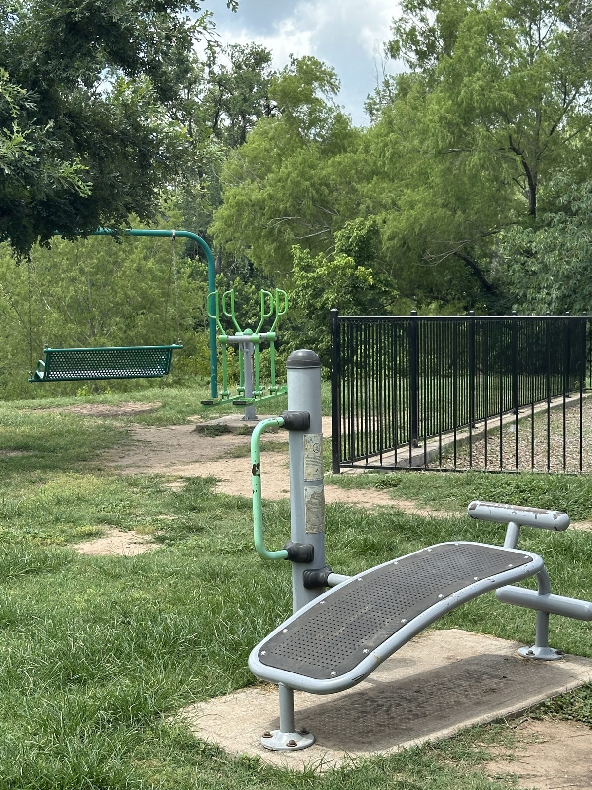 Outdoor fitness equipment